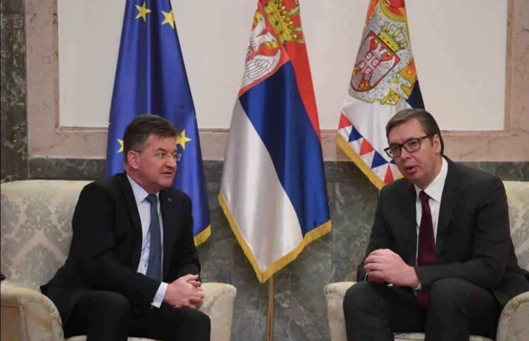 Predsednik Vučić se sastao sa Lajčakom